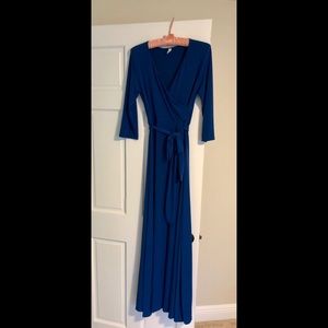 Maternity wrap dress